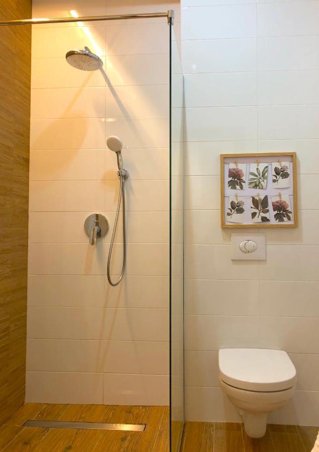 Appartement Centrally Located Overlooking Vermanes Park